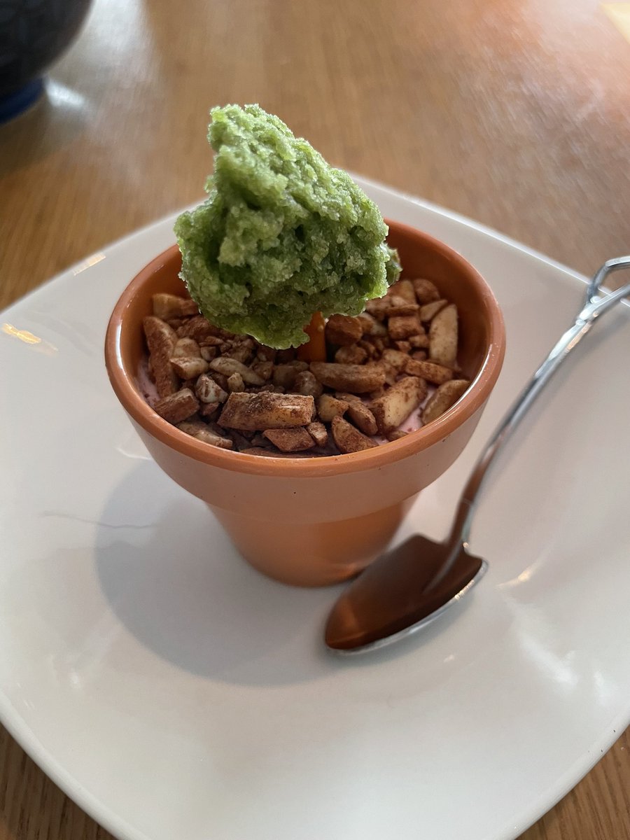 UnHipLA's tweet photo. Adorable cheesecake dessert @JHLosAngeles vegan pop up restaurant. Appetizer &amp; vegan ramen 😋 #mydayinla https://t.co/ZnpV0LlpEy