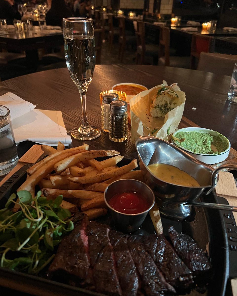 queen___pr's tweet image. another stop on the #thirtyfree birthday tour 🧡🫶🏾✌🏾#CapricornSeason