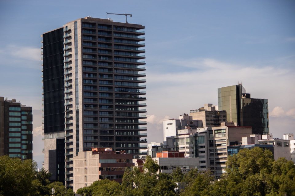 gabrlir's tweet photo. Zonas con mejor acceso a servicios en la CDMX expulsan habitantes y concentran la mitad de las casas en Airbnb https://t.co/bskb1gDzfr https://t.co/XtuwkiYtQg