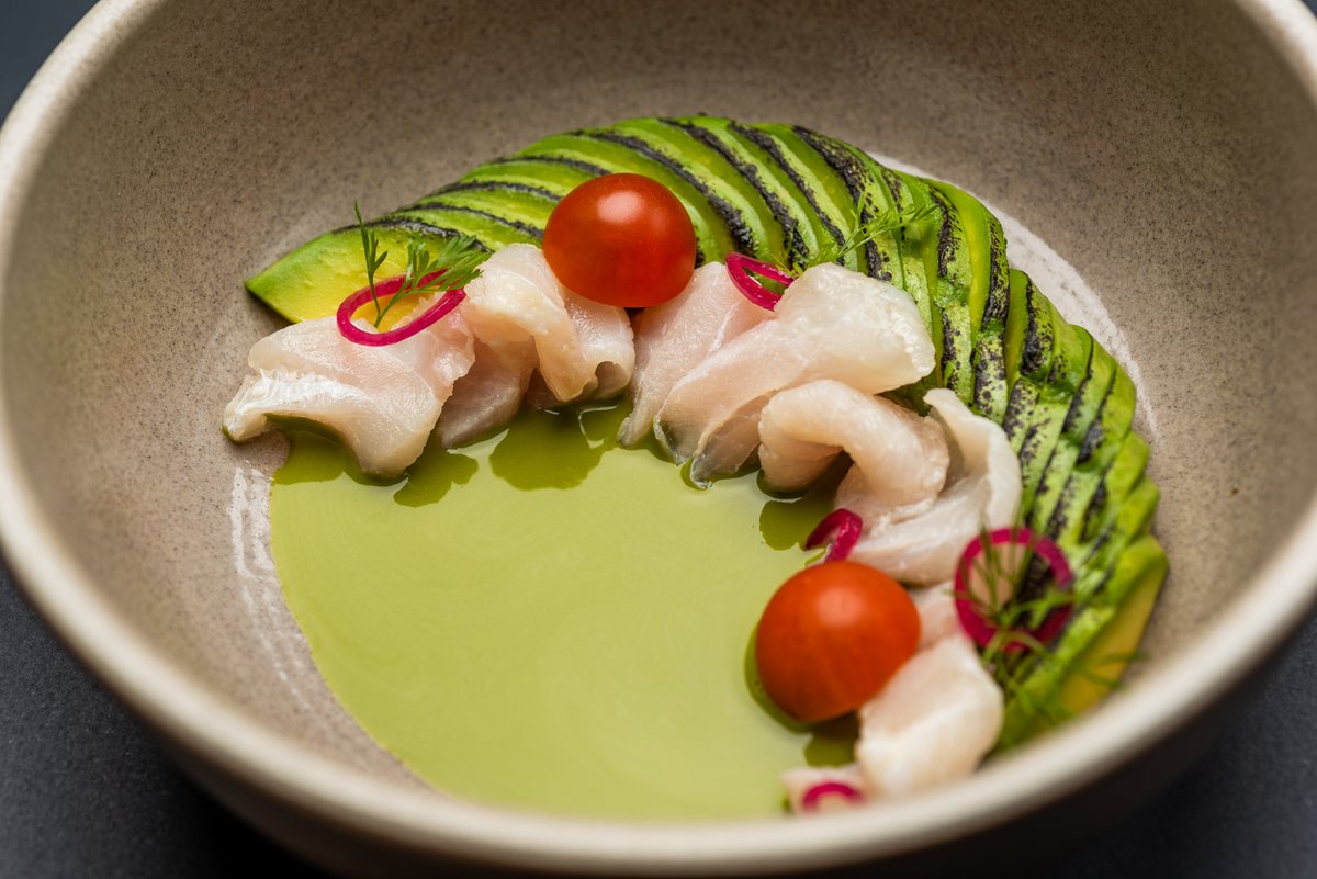 Every dish in #LaBiblioteca restaurant is a work of art. 👌 Delight yourself with all the options on our menu and live a Four Seasons experience in Bogotá. #FSBogotá