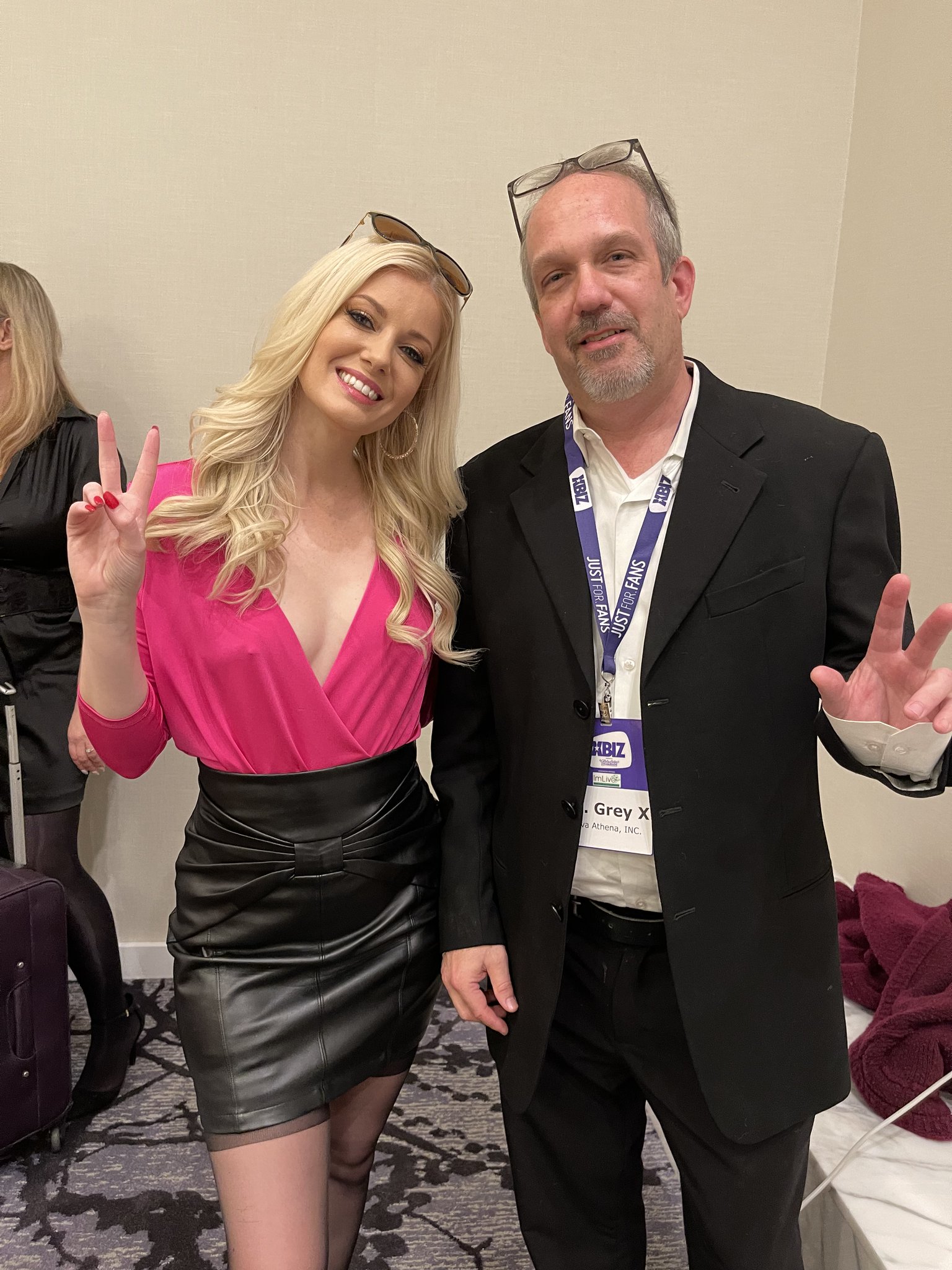 1 pic. Got to meet @char_stokely at the @xbiz seminars. https://t.co/HBpCPbyHVj