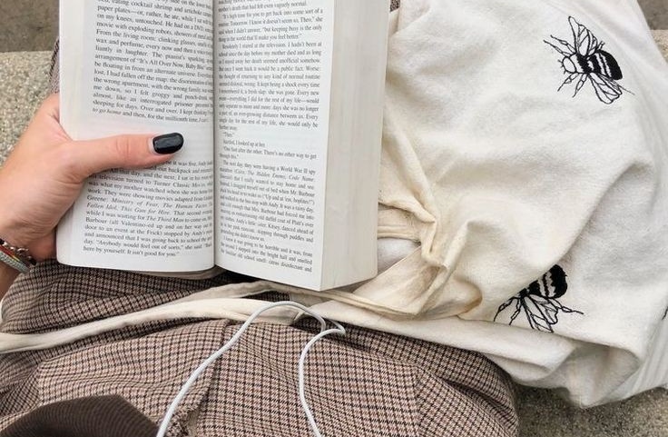 AcademiaDreams's tweet image. “You know you've read a good book when you turn the last page and feel a little as if you have lost a friend.”

— Paul Sweeney