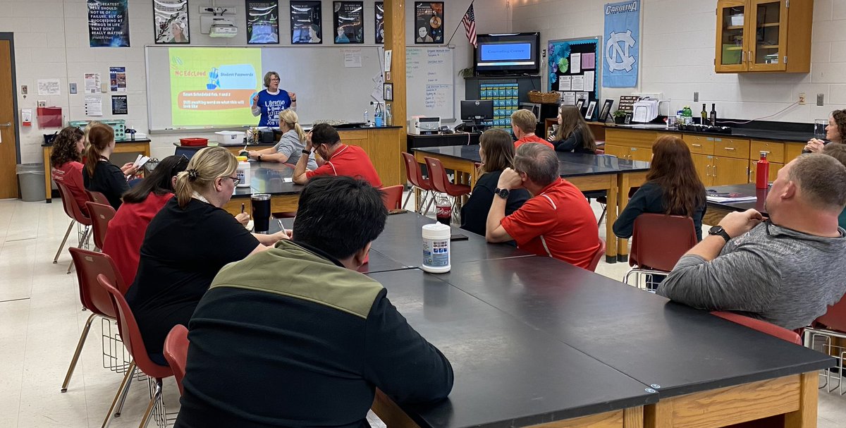 ColleenPinyan's tweet image. This week, I visited staff PLCs to show how they can use Google Sites to engage students. They looked at samples of student work and discussed ways we can collaborate to equip students with new technology skills. #GCSLibrariesEngage @strange_natalie @NancyCravey @apyunc98