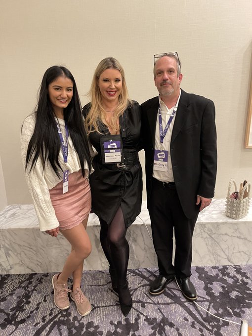 Nice meeting @AnastasiaPierce at the @clips4sale #clips4sale seminar.  @vivaathenax https://t.co/oPF<a class="tags" href="/tag/anastasiapierce">@anastasiapierce</a><a class="tags" href="/tag/clips4sale">@clips4sale</a><a href="/tag/clips4sale"class="tags"><span>#clips4sale</span></a>