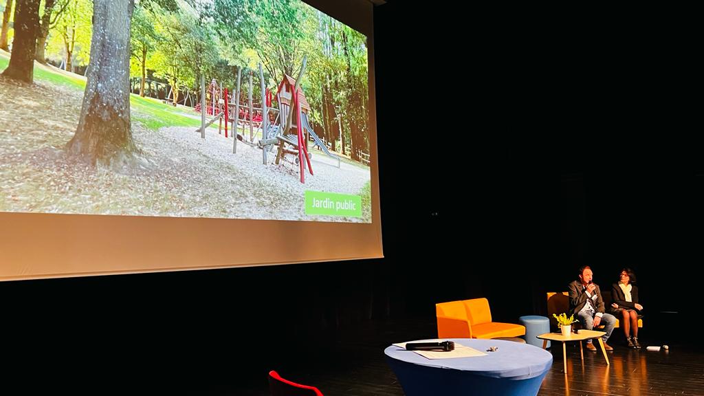 baretnath's tweet photo. Quel plaisir de se retrouver en présentiel lors de la cérémonie des vœux après deux années de pause ! Ce soir, plus de 350 personnes ont répondu présents à  l'invitation de @clangouet2017 pour la présentation des projets de @cosse_le_vivien https://t.co/ykPUiVbUma