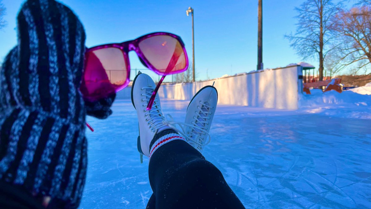 HeyItsMeMissJT's tweet photo. First skate of the season! #LaceUp #SunsetSkating #CarmichaelPlayground #CardioWorkout #WorkoutAfterWork #WorkHardPlayHarder #WinterFitness #HitTheIce #FridayThe13th I've got an outdoor rink on my hikes home from work all to myself! #LuckyMe ❄️⛸️💜☀️🥶🧊❄️ https://t.co/esZjdGDVvX