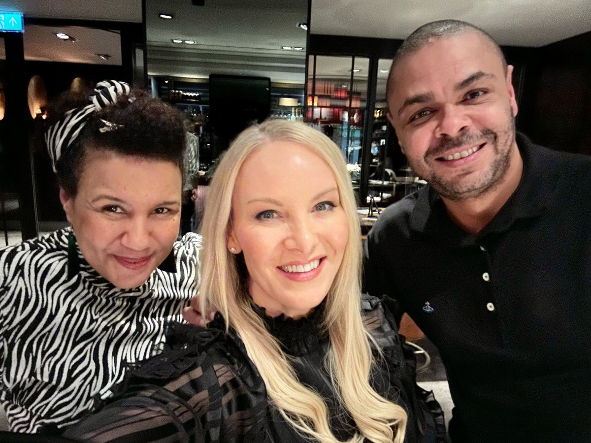 StephanieHirst's tweet photo. Reunited… https://t.co/WcWhoC7InD