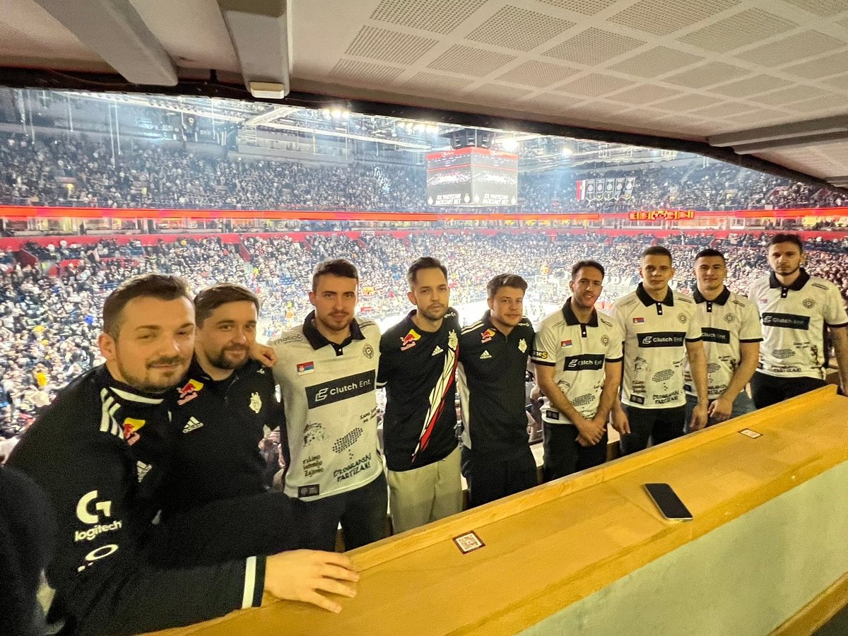 esportspartizan's tweet image. Our Partizan Esports CS:GO team enjoyed the @partizanbc basketball game with the @G2esports CS:GO Team 🖤🤍