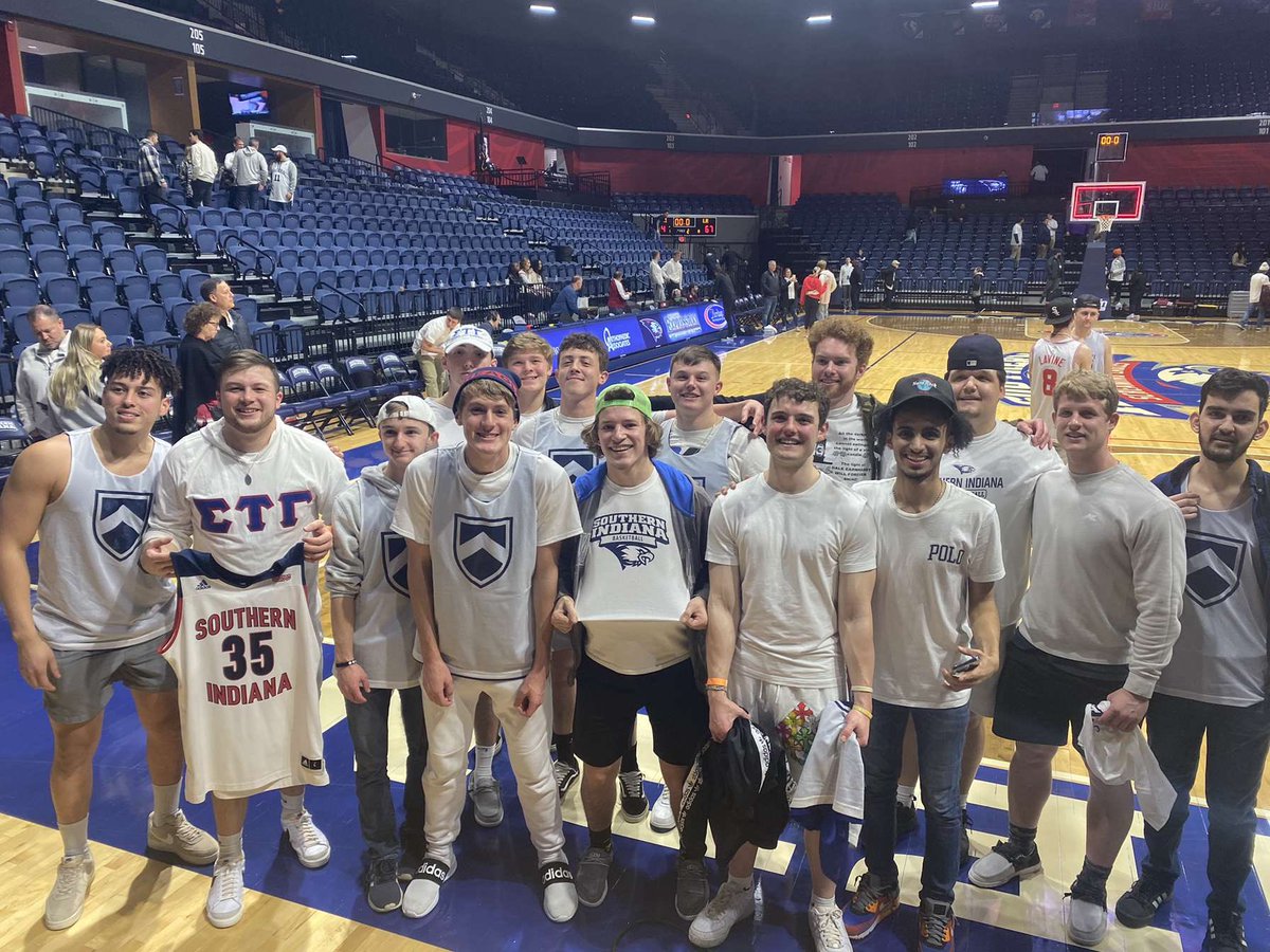 Huge shoutout to <a href="/USI_Basketball/">USI Basketball</a> for the win against Little Rock on White Out Thursday! Looking forward to cheering you all on from the student section again this Saturday! #goscreagles