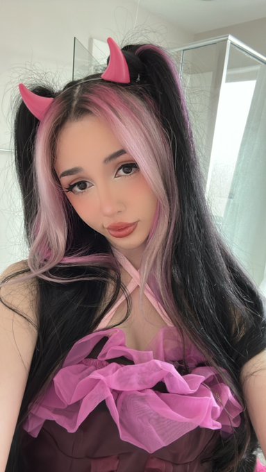 Your anime gf ? https://t.co/Xoo6yOApuT