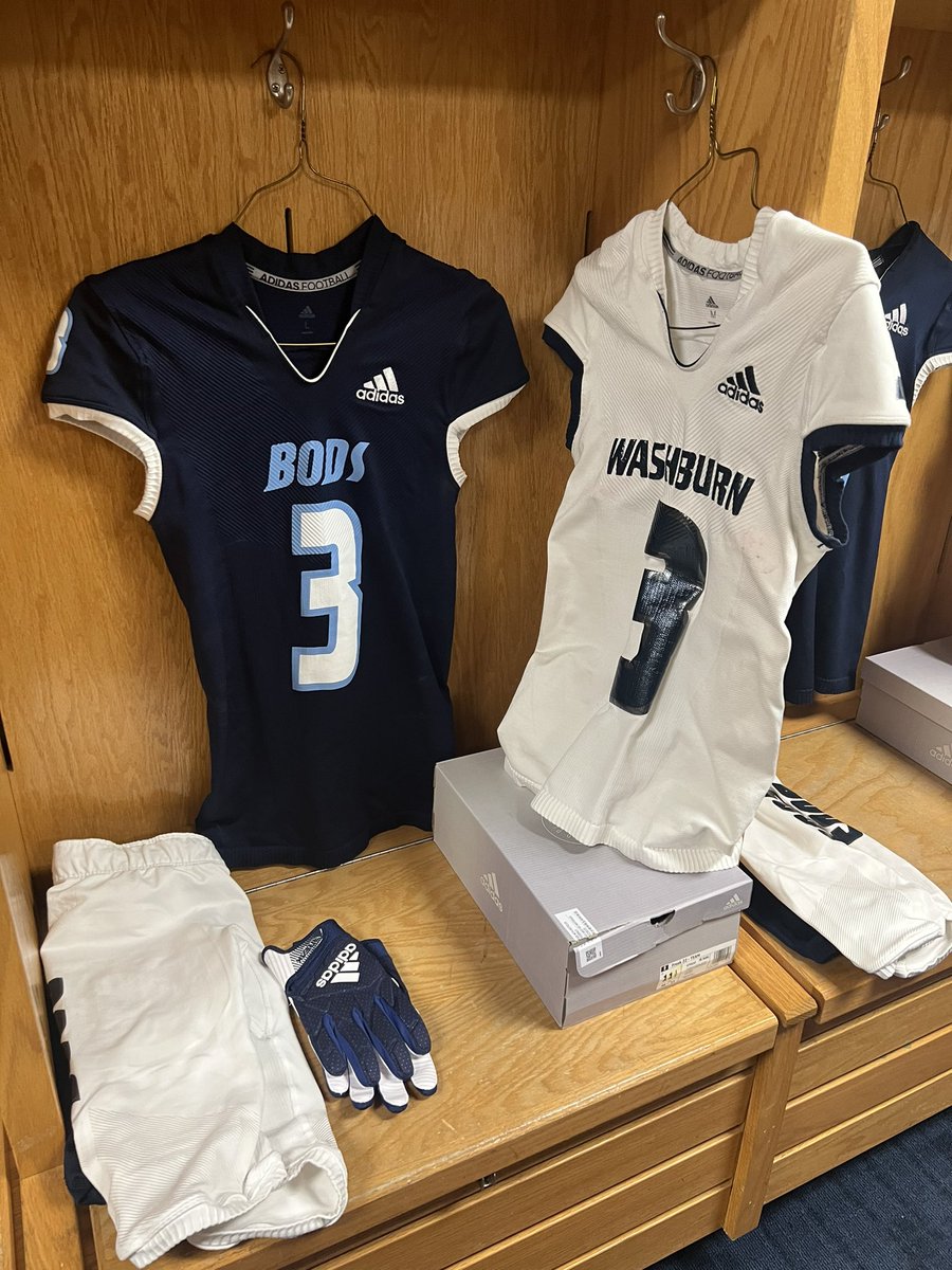 Had a great official visit at Washburn yesterday💙🤍. <a href="/CoachBrockLuke/">Brock Luke</a> <a href="/CHSJACKETPRIDE/">KC Center Yellowjacket Football</a> <a href="/POWERJACKETMADE/">CHS PowerJackets</a>