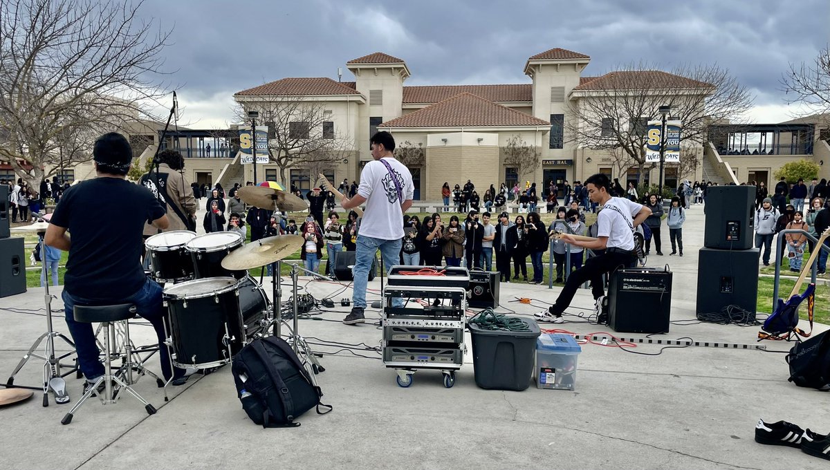 Debz_Hawkins's tweet image. Then at lunch time we had the Band Club play a 30 minute set …. it was a quality Friday!