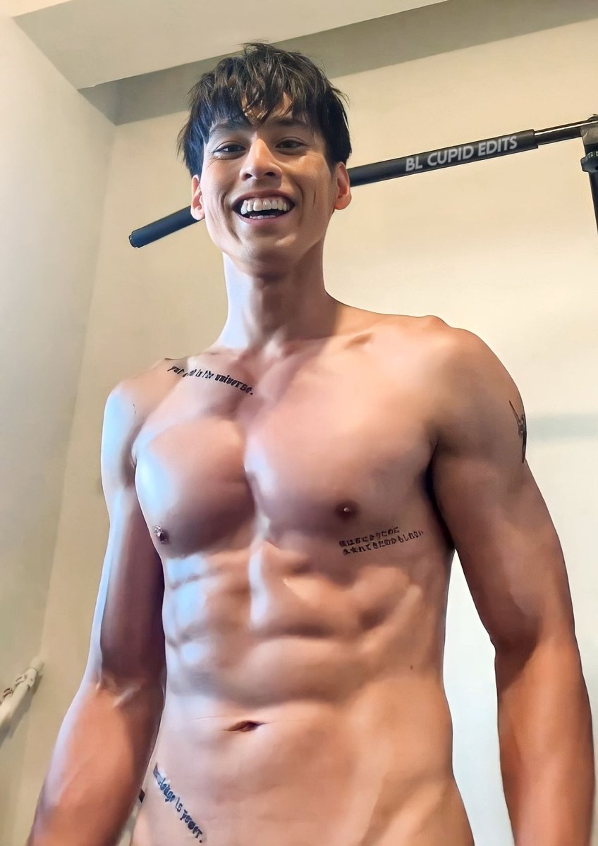 BLCupidEdits's tweet photo. POV: You're kneeling in front of him.! 💪🔥😜

#TaiwaneseHotGuys #AsianHotGuys #BLCupid

📷: 台湾性感男 https://t.co/K1nTbZKKzc