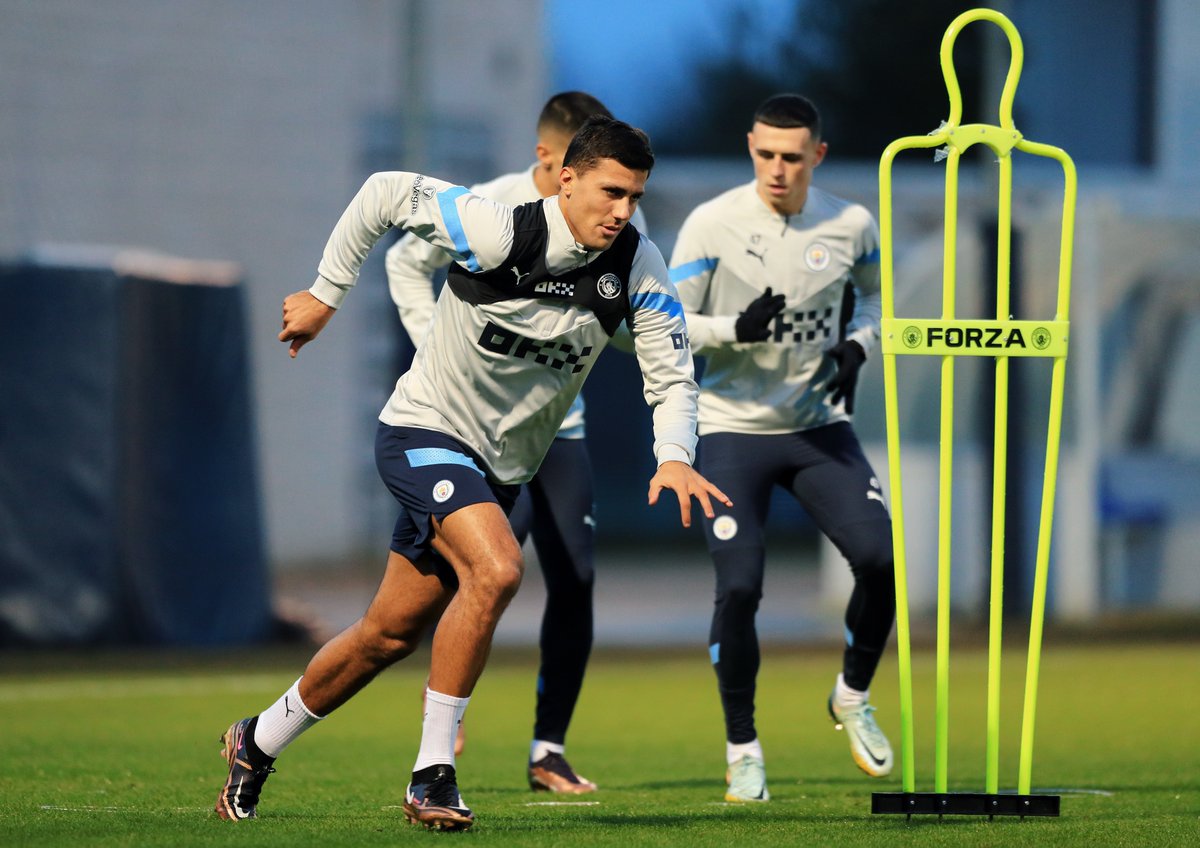 ManCity's tweet photo. Training for the derby! 💪 https://t.co/8Uuh1jvTJS