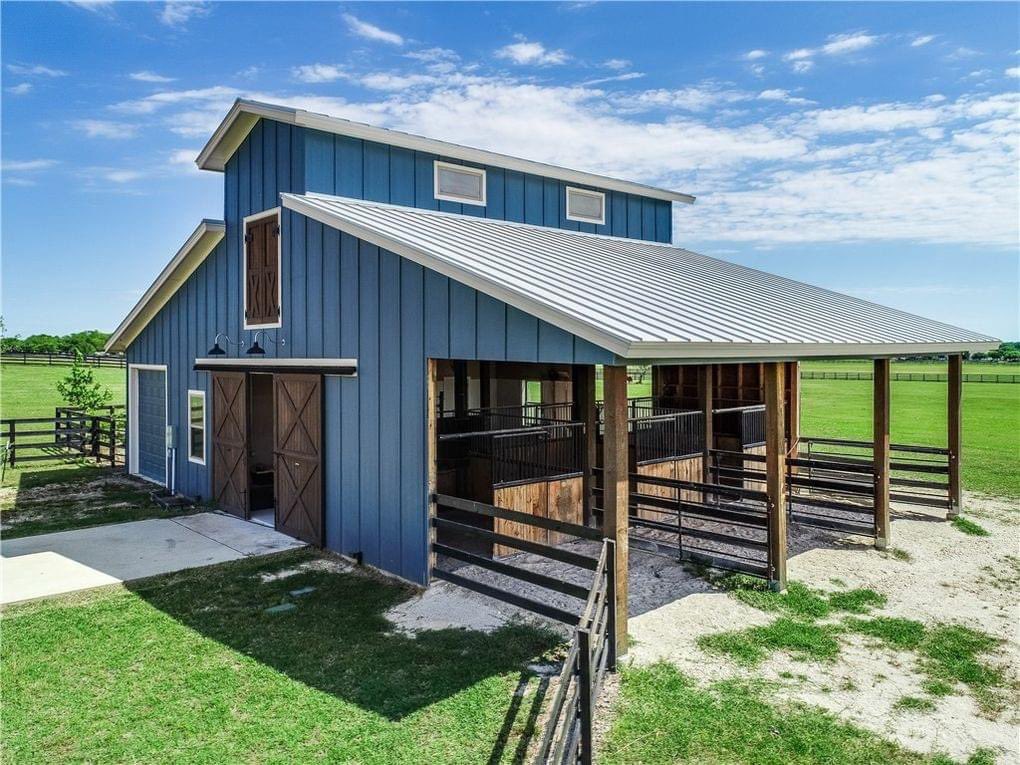 Barndominium & Farmhouses tweet media