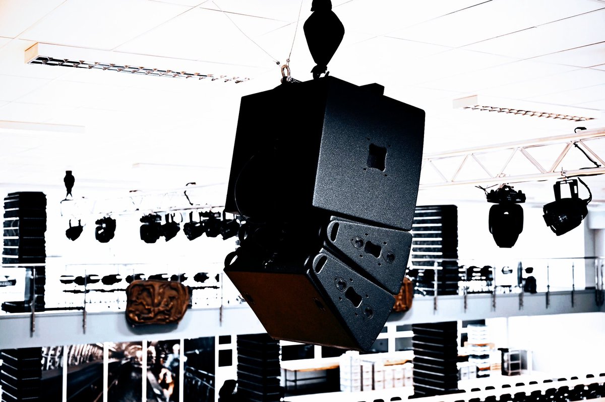 Blackvoltaudio's tweet photo. APS system (Arrayable Point Source).
Un sistema híbrido entre una fuente puntual y un arreglo en línea.
Quieres conocer más, ponte en contacto con nosotros
➡ https://t.co/Oj27mAH1a2
#CAthebestsolution #CodaAudio #CodaAudioOnTour #CodaAudioMX #DistributedByBlackvolt https://t.co/NKBeWaiBIT