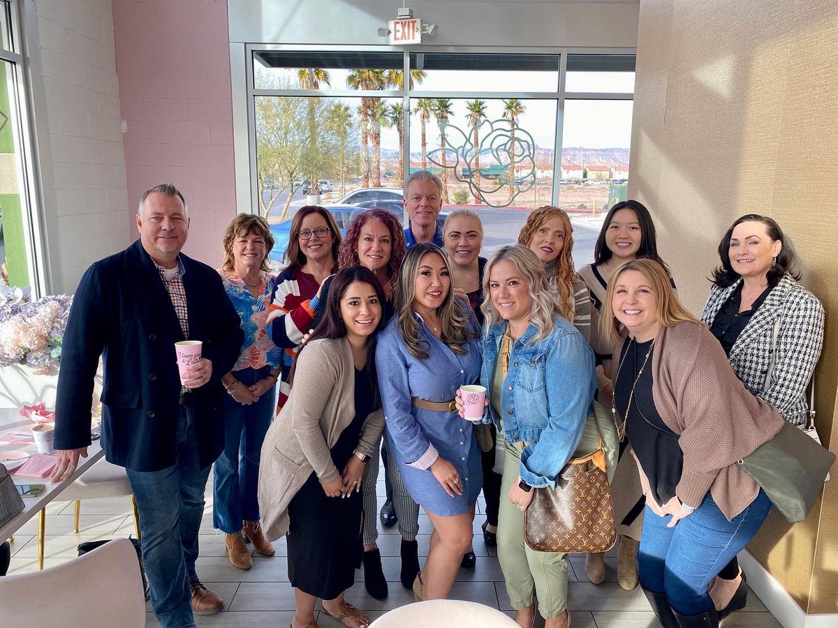 CREWLasVegas's tweet photo. Fridays are great but they’re even better with our CREW Las Vegas members! We had so much fun this morning networking over delicious coffee and tea 😋
Have an amazing weekend everyone!
#CREW #CREWLV #crewomen #joinourcrew #valueinmembership https://t.co/oPhm70q1Ga