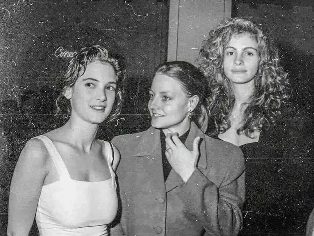 Movie_Icons's tweet photo. Winona Ryder, Jodie Foster and Julia Roberts, 1989. https://t.co/nbADuDHf3r
