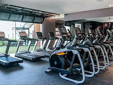 AndrewJBoneRE's tweet photo. #ForSale #Tuscaloosa 1BR/1BA condo a mile from University #Alabama campus! Hardwood floors, stainless steel appliances, granite countertops. Three pools, fitness center & dog parks. Leased thru May. Perfect timing for the new owner! #ajbreg 205-531-5577 #investment https://t.co/mVQw21SWQv