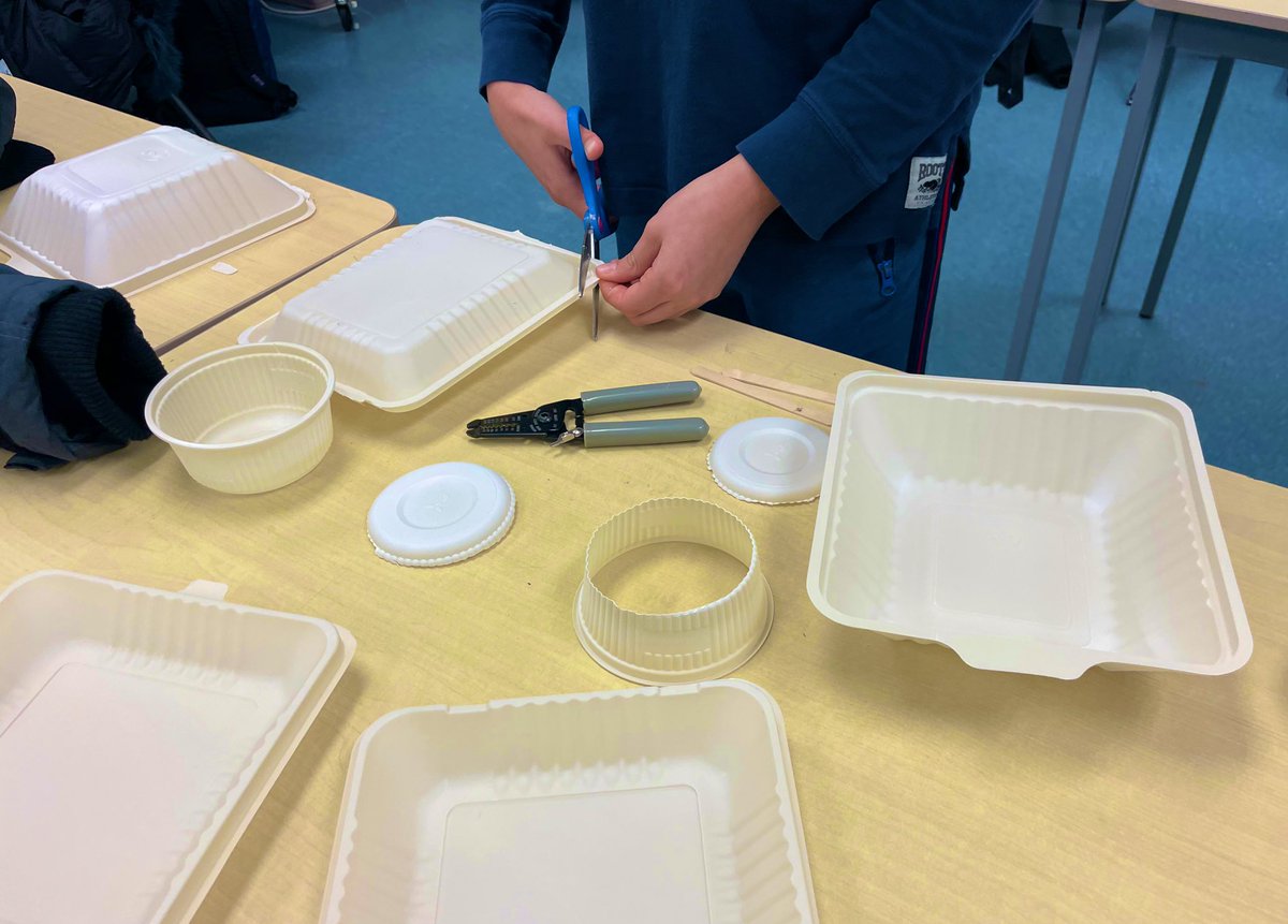 pressneil1's tweet image. Gr 9 tech students working on their hovercrafts more pics to come #techstudies #teched #slsstech #Engineering #STEM @SLSSYRDSB @slsstech @YRDSBPathways @YRDSB @MakerEdTO @Makerspaces_com @TDSB_STEM @DarrenAbenstein @JulieBoulton12 @MrH242