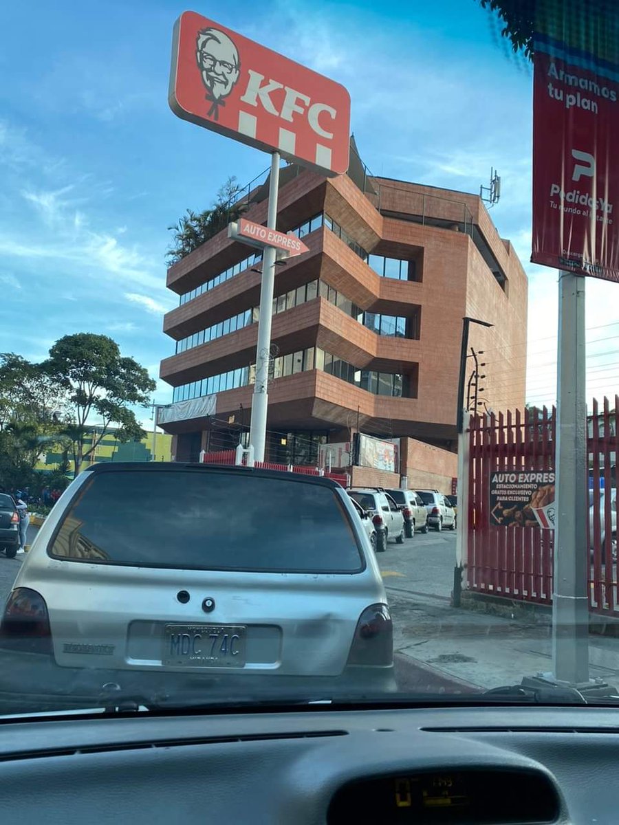 jossiicath's tweet photo. Kfc sin duda son los cracks del marketing https://t.co/3pTZmG3dHA