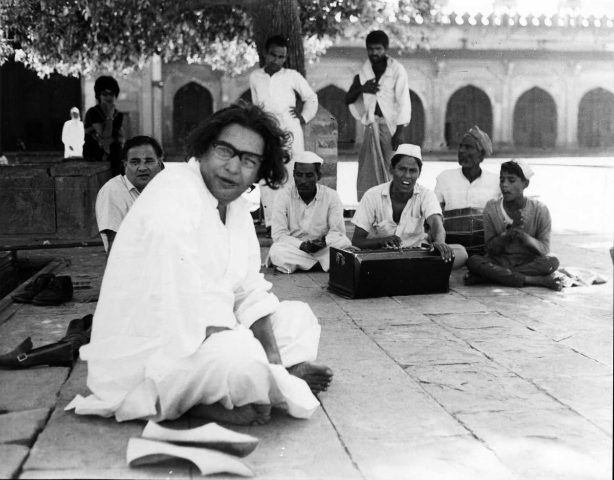 #KaifiAzmi on the sets of Garam Hava (1974) along with him are the co-writer of the film Shama Zaidi & director #MSSathyu.  

@AzmiKaifi @AzmiShabana @Javedakhtarjadu
