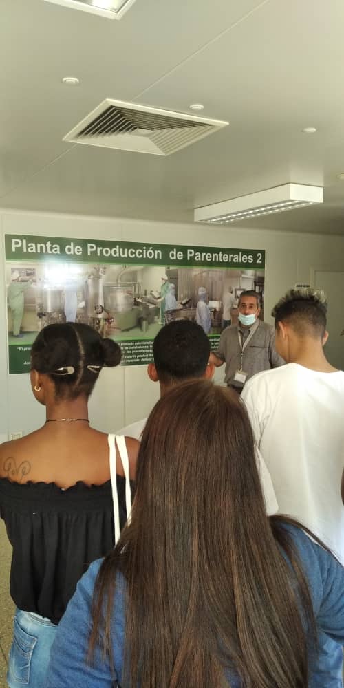 Estudiantes de Ing. en Bioinformática de la <a href="/universidad_uci/">Universidad de las Ciencias Informáticas</a> visitan el <a href="/BIOCENCU/">BIOCEN</a>. Agradecemos la agradable acogida y esperamos formalizar un vínculo estrecho con esta importante institución, que permita formar mejores profesionales.
#Cuba