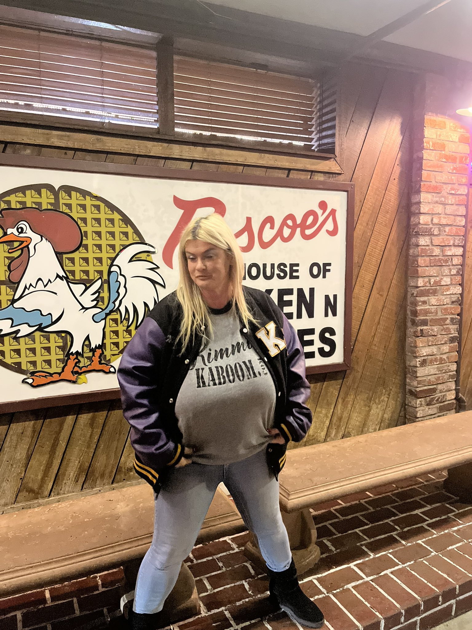 2 pic. #Roscoeschickenandwaffles and Boobs 😂 @mrdarrellkaboom @thekimmiekaboom and Mr bbwhighway https://t.co/Xx0brnZhpt