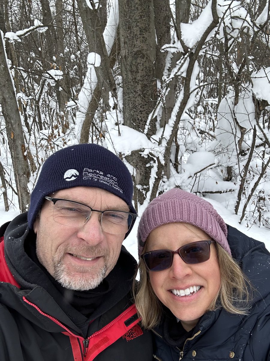 Petstoryworld's tweet photo. Thanks everyone! We just reached over 2000 followers. 🐾🐾💙🌎 Sincerely grateful, Steve, Cheri, Remy, and Ben. #FriYayFriday #findjoy #playoutside #petsoftwitter https://t.co/jL3OWlQvTB