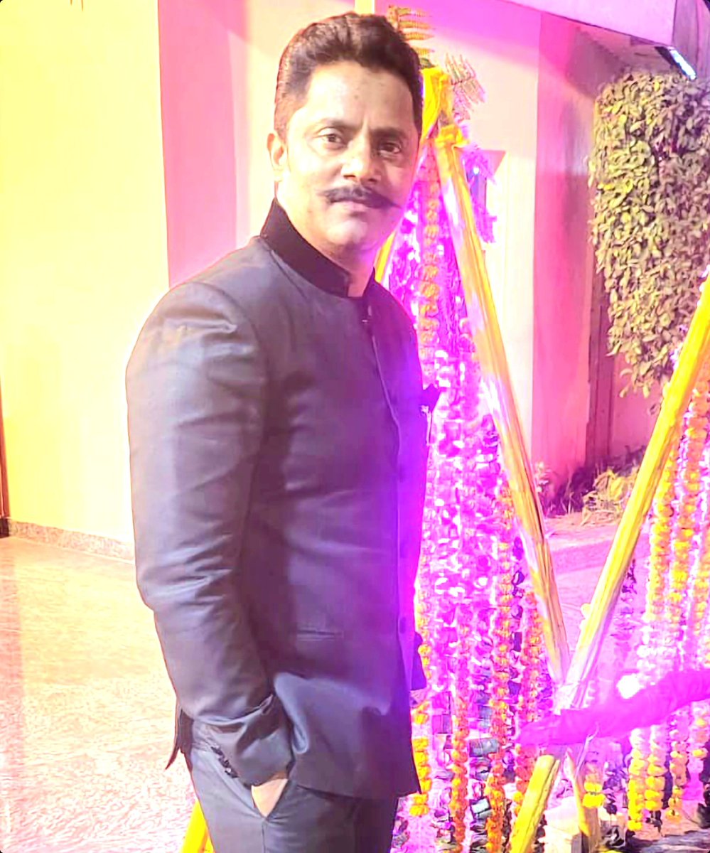 merohittsaxena's tweet photo. कुछ लोग थे जो वक्त के सांचे में ढल गए
कुछ लोग थे जो वक्त का सांचा बदल गए

#5yearsback and #Now... 
What you say ...which one !! https://t.co/ElIM8x9oMr