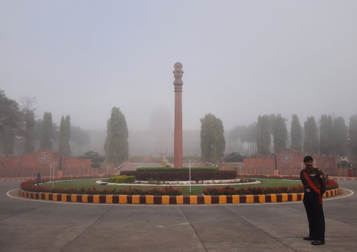 vd22801's tweet photo. #SudanBlock does the disappearing act.. Foggy morning at #Khadakwasla.. @w_karve @gauripokhariyal @Pokhy @LohaniHansa @realkaypius @yourstrulyAK @PKRoyIAF https://t.co/RzSw2ZYKNM