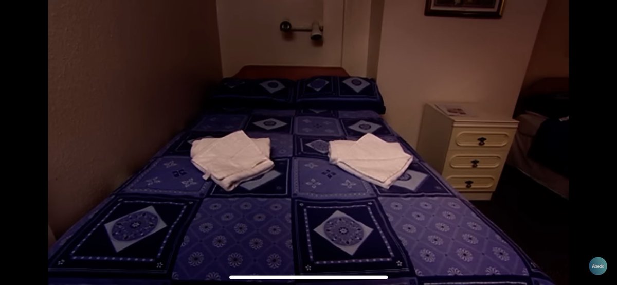 _holavictor's tweet photo. Two owners of a struggling hotel in Blackwater 🇬🇧 stubbornly refused to follow the advice of the legend the icon  Ruth Watson and really thought their lackluster minor changes gave it a 4⭐️ rating — delusion — she sent them an undercover inspector 😝 it did not turn out well… https://t.co/1Iz9xoIGEI