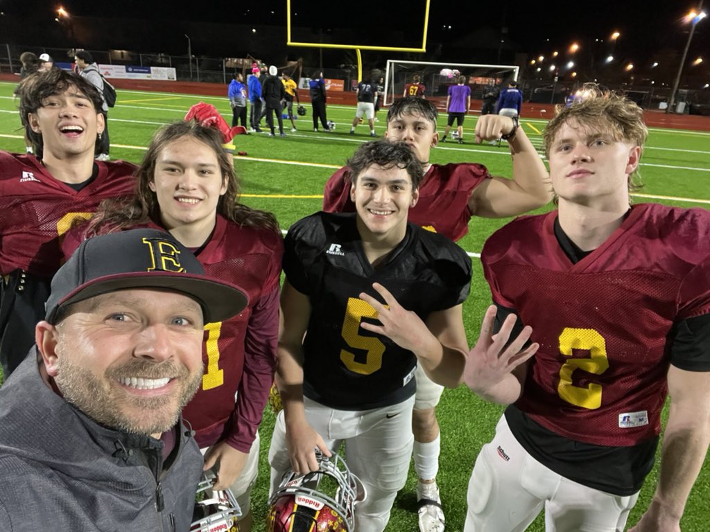 Nothing better on a Friday night than hanging with the Junkyard DAWGZ!!! 
SOUTHSIDE  👏🏼👏🏼☠️☠️☠️☠️☠️ #cleatsvscancer