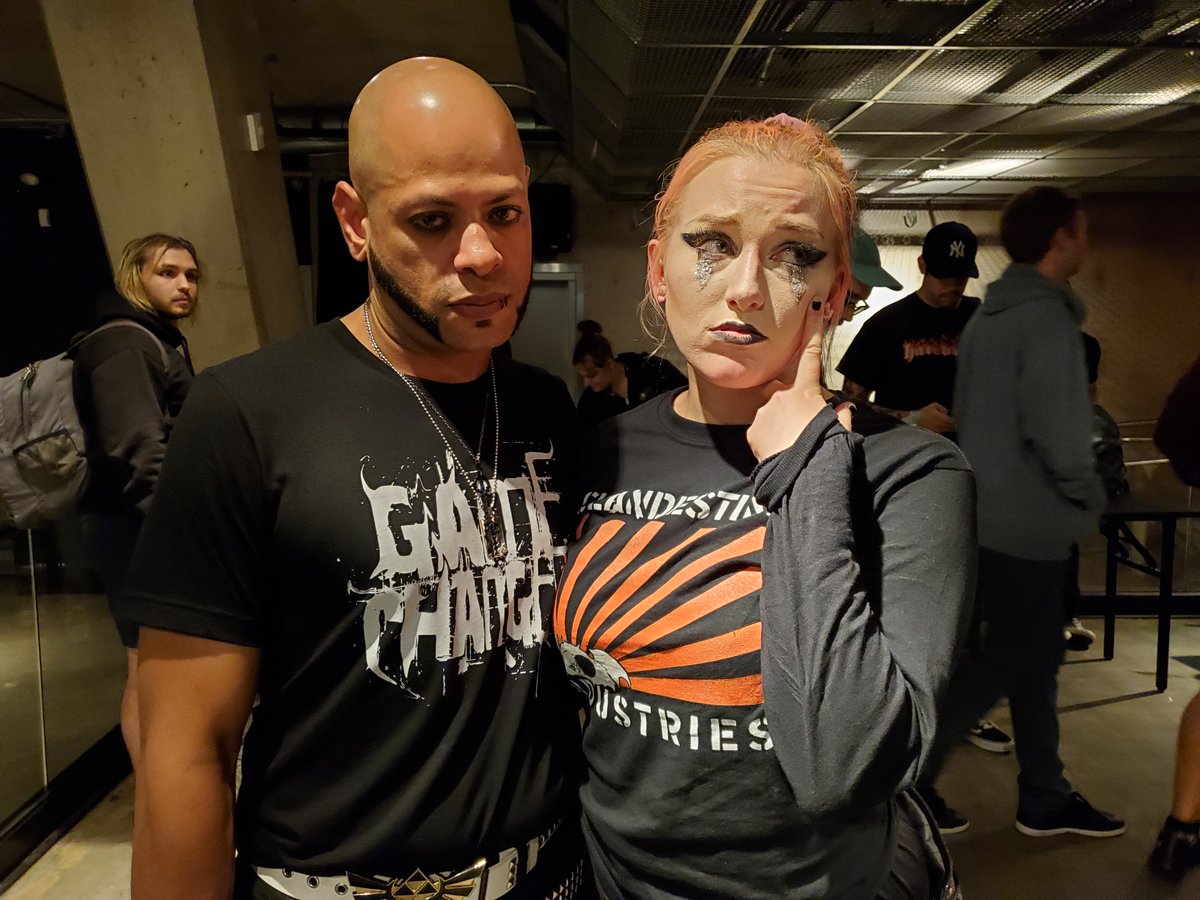 realsamfines's tweet image. Y'all don't know SHIT about #EmoFight...

(Side Note: Look at THIS guy; Last Emo Fight vs. Today. Same shirt. Different Body. FUCK, I was a SKINNY GEEK.) #MethodActor