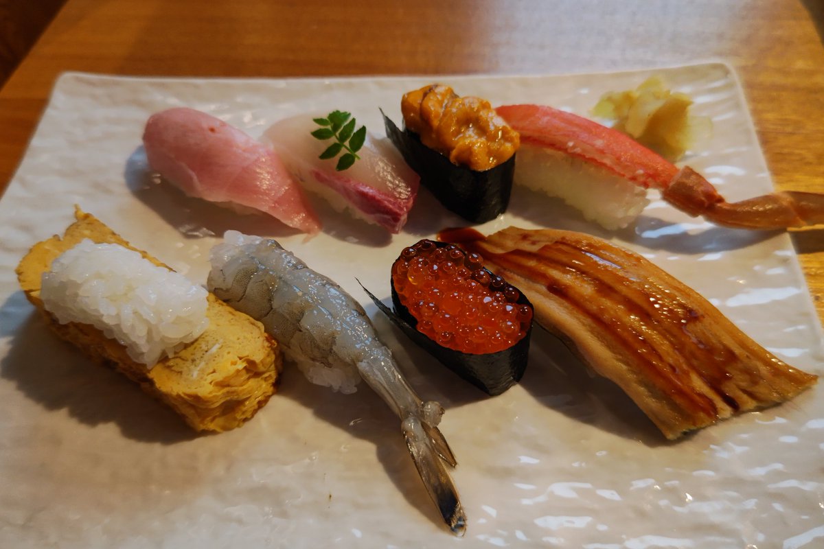 yukainaousama's tweet photo. 明日はいよいよ文学フリマ京都！！
いいことがあるようにと、縁起のいい「お寿司」（寿飯）を、父にご馳走してもらいました٩(๑´3｀๑)۶
たーっくさん飲んで食べて、お値打ちなのは豊橋だから……
地元豊橋
コスパ良すぎて、最高すぎる！！ https://t.co/Un0XlvU05d