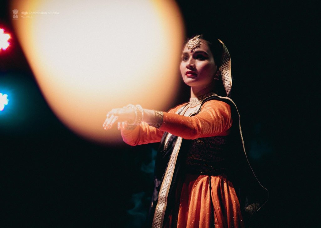 SadhanaNegi12's tweet photo. "Prabhu More Avagunà Chittà Na Dharo" honoured to perform this song on Swami Ji's 160th Birth Anniversary as a part of a Theatre on his life at the IGCIC. 

#swamivivekananda #birtthanniversary #celibration #igcic #indianculture #center #mauritius https://t.co/wIlQpF3XlW
