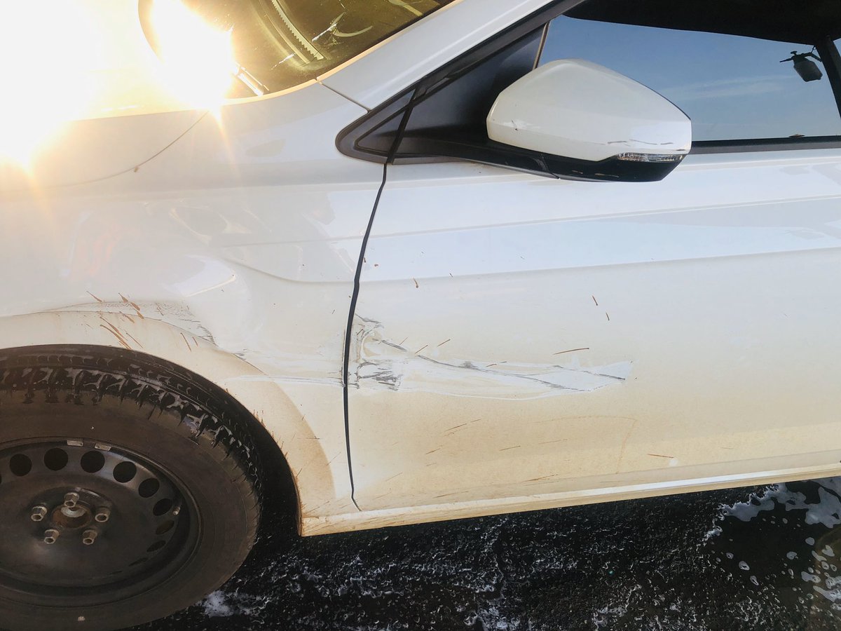 FaithTheBae1's tweet photo. Late Last year I have been scratched by @SimbaChipsSA employee.I opened an accident report coz the lady said they will fix my car.till now my car is not fixed 😭they telling me to do my own 3 quotations which costs R1500..I hate this company with all my heart😭 I even h8 my car😭 https://t.co/MOKimsaQSt