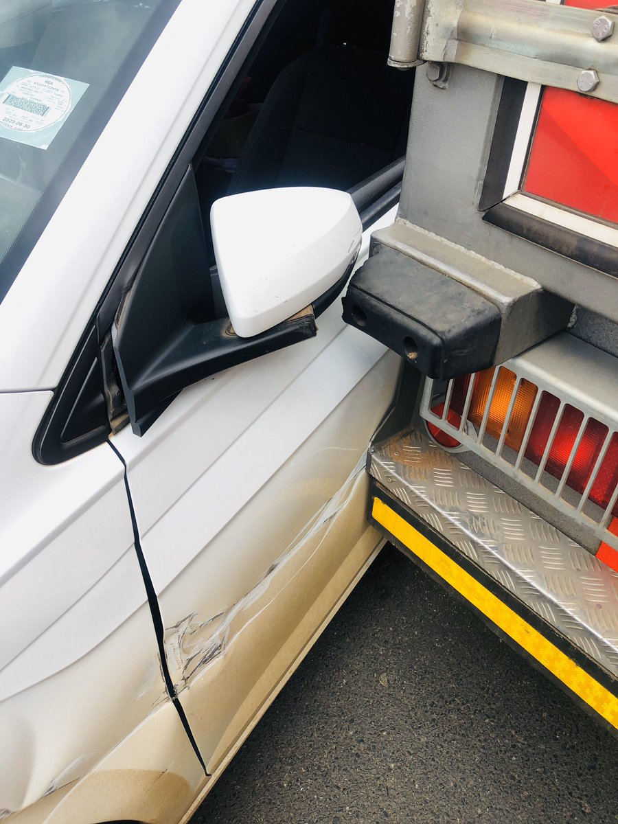 FaithTheBae1's tweet photo. Late Last year I have been scratched by @SimbaChipsSA employee.I opened an accident report coz the lady said they will fix my car.till now my car is not fixed 😭they telling me to do my own 3 quotations which costs R1500..I hate this company with all my heart😭 I even h8 my car😭 https://t.co/MOKimsaQSt