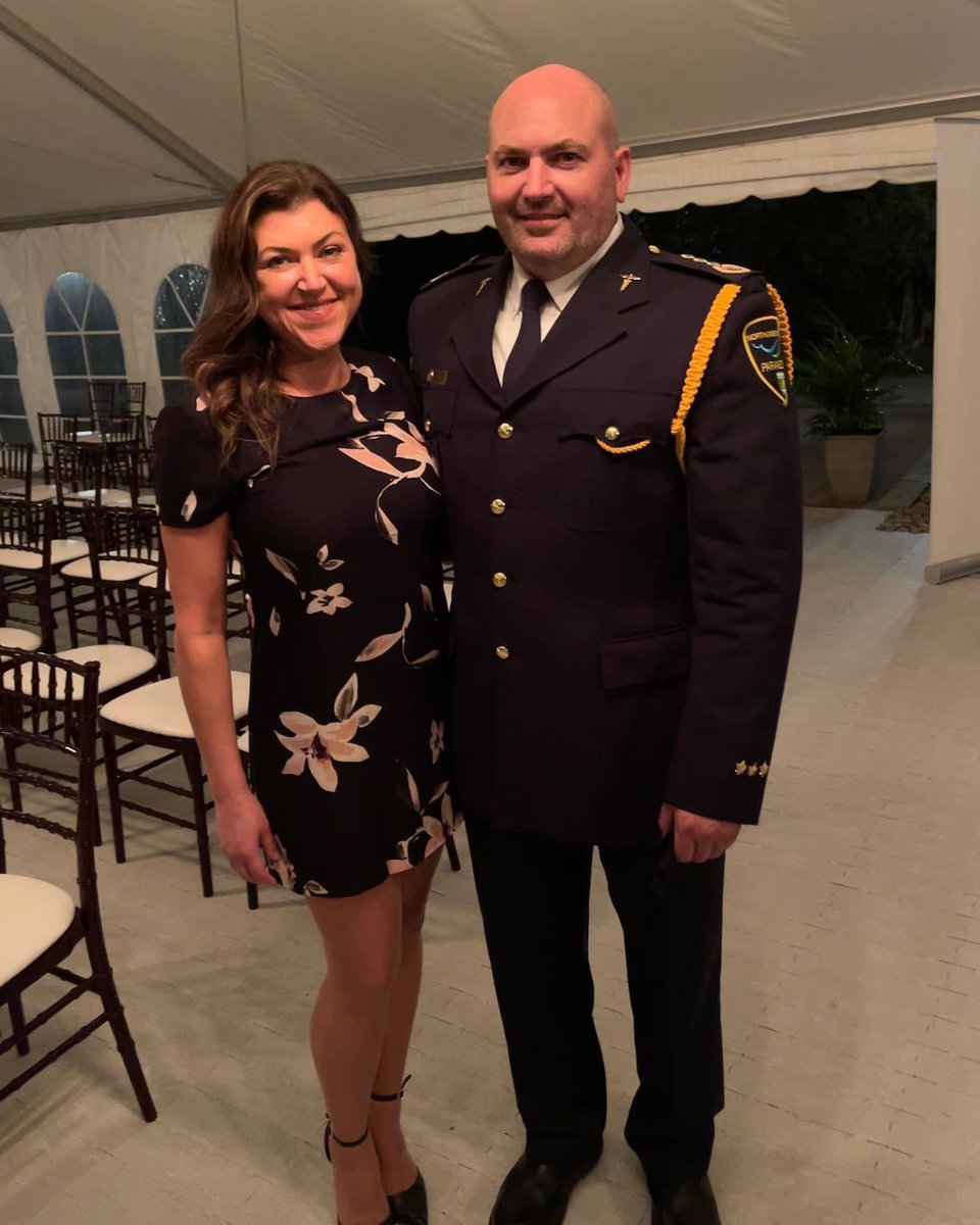 MarsdenTweets's tweet photo. @TheFordFANatic @FordCanada @MapleLeafs My ❤️ Trevor Mackey. He’s been a Paramedic for more than 20 years. On the road all Christmas weekend, please gift him a game!! 💙 #firstresponders #FordFanPower #leafsnation https://t.co/WqLQuCfPSd