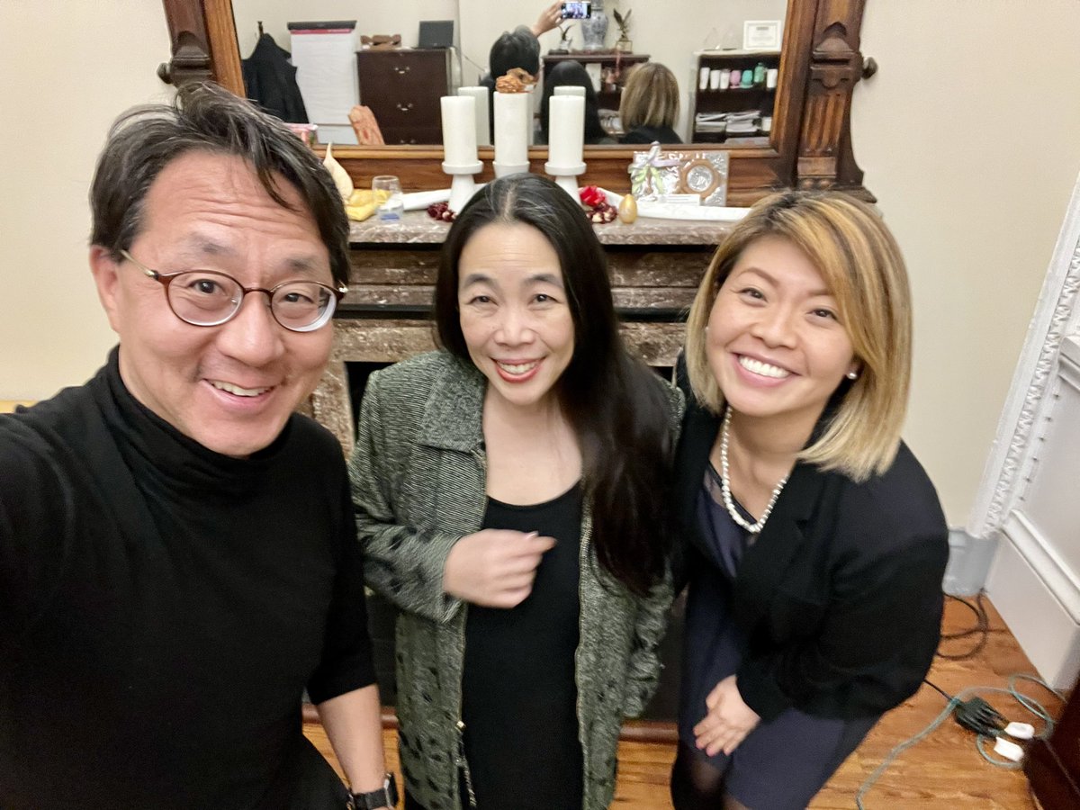 CurtisSChin's tweet photo. #USA πΊπΈ What a delight to stop by the White House @WHIAANHPI & finally meet in person @emoritsugu46, as well as see @FurukawaGeorgie again AND get an #AnnaMayWong quarter. #tripledelight π #joytweet #annamaywongandme π @curtischin @BingChen @danieldaekim @AAFederation @usmint https://t.co/9v0GFfhGMA