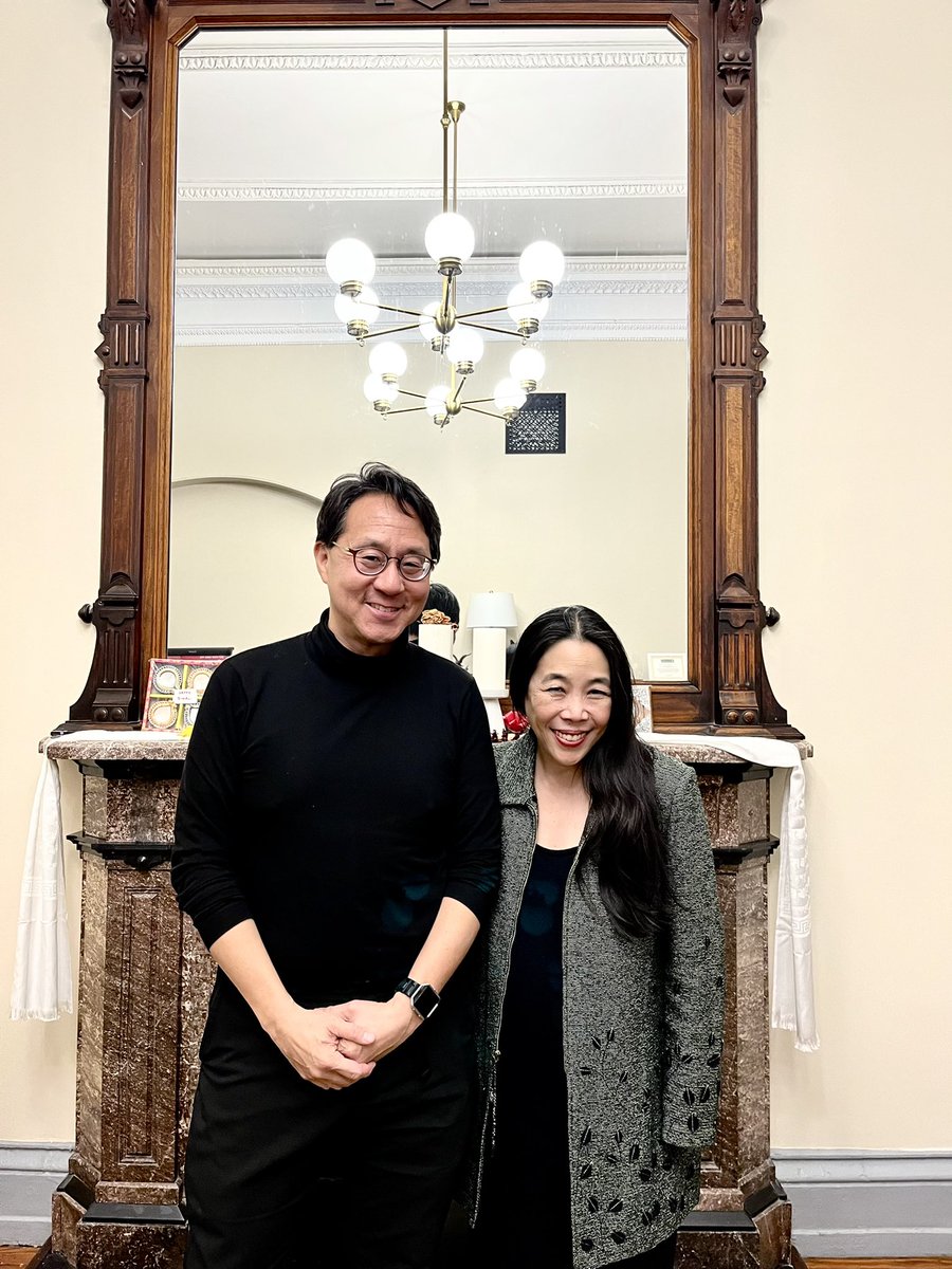CurtisSChin's tweet photo. #USA πΊπΈ What a delight to stop by the White House @WHIAANHPI & finally meet in person @emoritsugu46, as well as see @FurukawaGeorgie again AND get an #AnnaMayWong quarter. #tripledelight π #joytweet #annamaywongandme π @curtischin @BingChen @danieldaekim @AAFederation @usmint https://t.co/9v0GFfhGMA