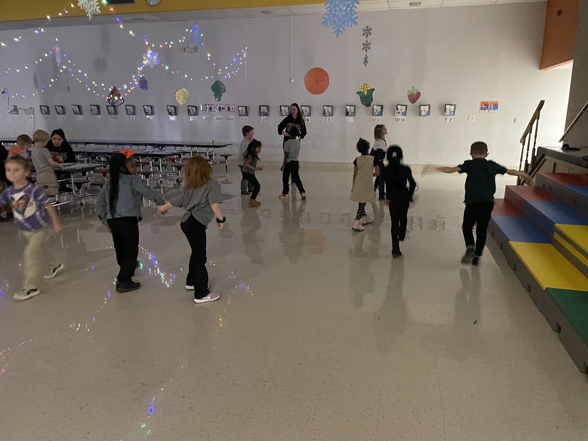 MandyAl29674311's tweet photo. AttenDANCE dance party!! 😍
These kiddos have been working hard as a class to spell out PERFECT ATTENDANCE to earn a dance party. 
#ingramIngenuity https://t.co/IqraNq4yoq