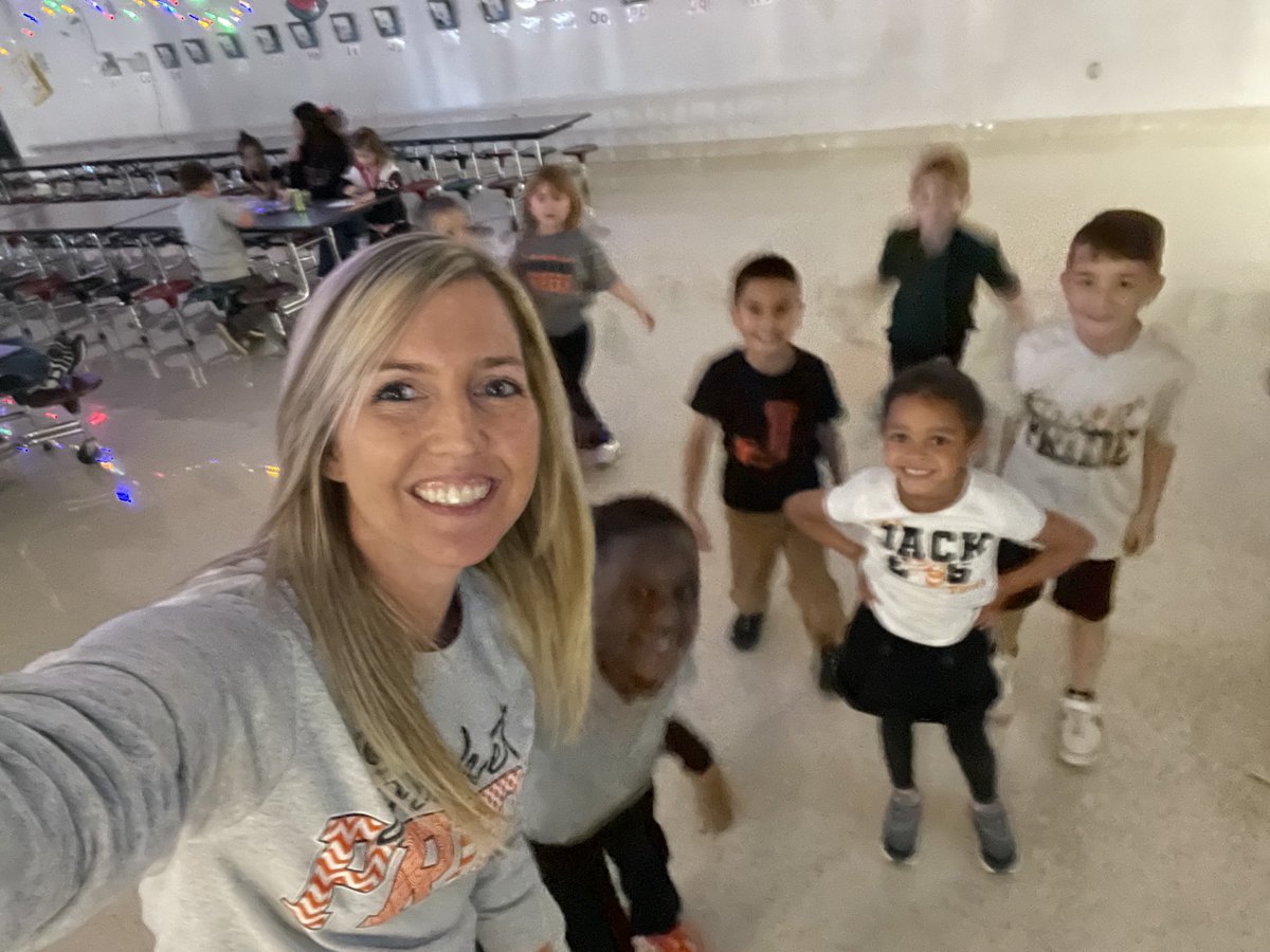 MandyAl29674311's tweet photo. AttenDANCE dance party!! 😍
These kiddos have been working hard as a class to spell out PERFECT ATTENDANCE to earn a dance party. 
#ingramIngenuity https://t.co/IqraNq4yoq