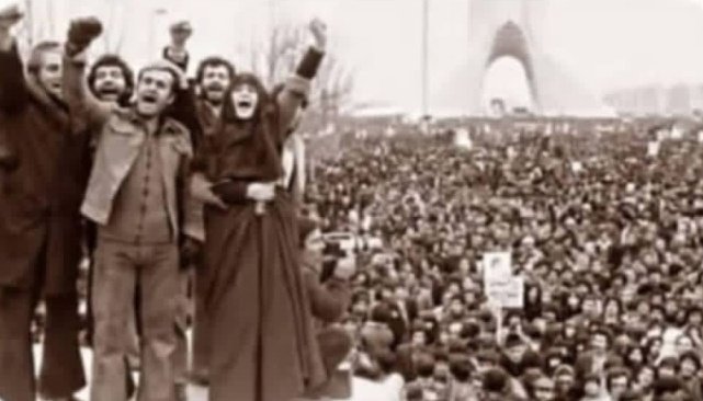 Call_me_Radical's tweet photo. یکم دیر رسیدم بگم ولی 
به مناسبت روز مادر مادر همتونو گایدم 
وعده ماهم کف خیابون ۲۹و۳۰ دی حرفامون رو از ته دل میخواییم بگیم 
خاک پاتون رادیکالتونم 
#مهسا_امینی
#IRGCterrorists https://t.co/3z0azVzvfl