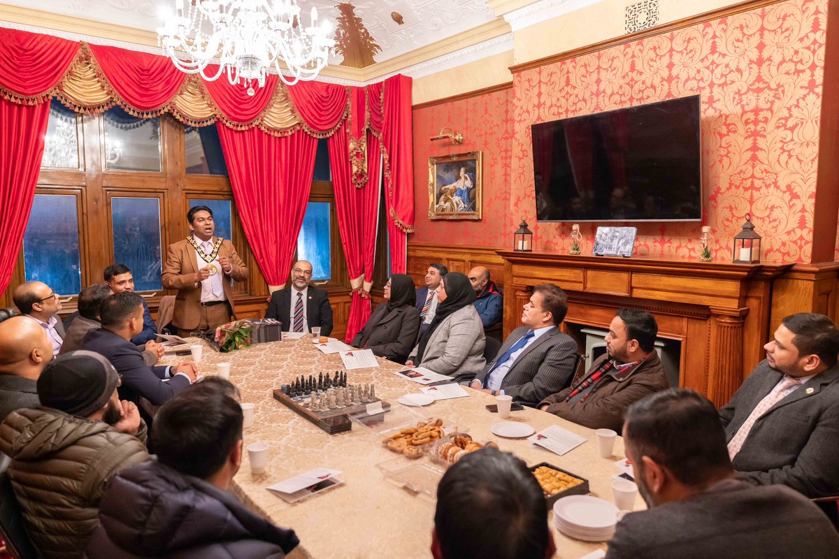 muzahidukhan's tweet photo. A pleasure to have a Roundtable evening tea with mayor of Rochdale cllr Syed Ali Ahmed in Chadderton with friends @MohonAli10 @Nazrulislam33 @k4shf @Aminbchy @MbeIslam @akkerahman @afruzrunningman @Upturn3 https://t.co/bzvhJGBb3T