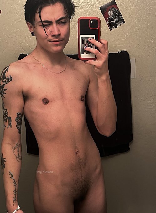 Watch Joey Michaels's leaked NSFW photo on TwXstars