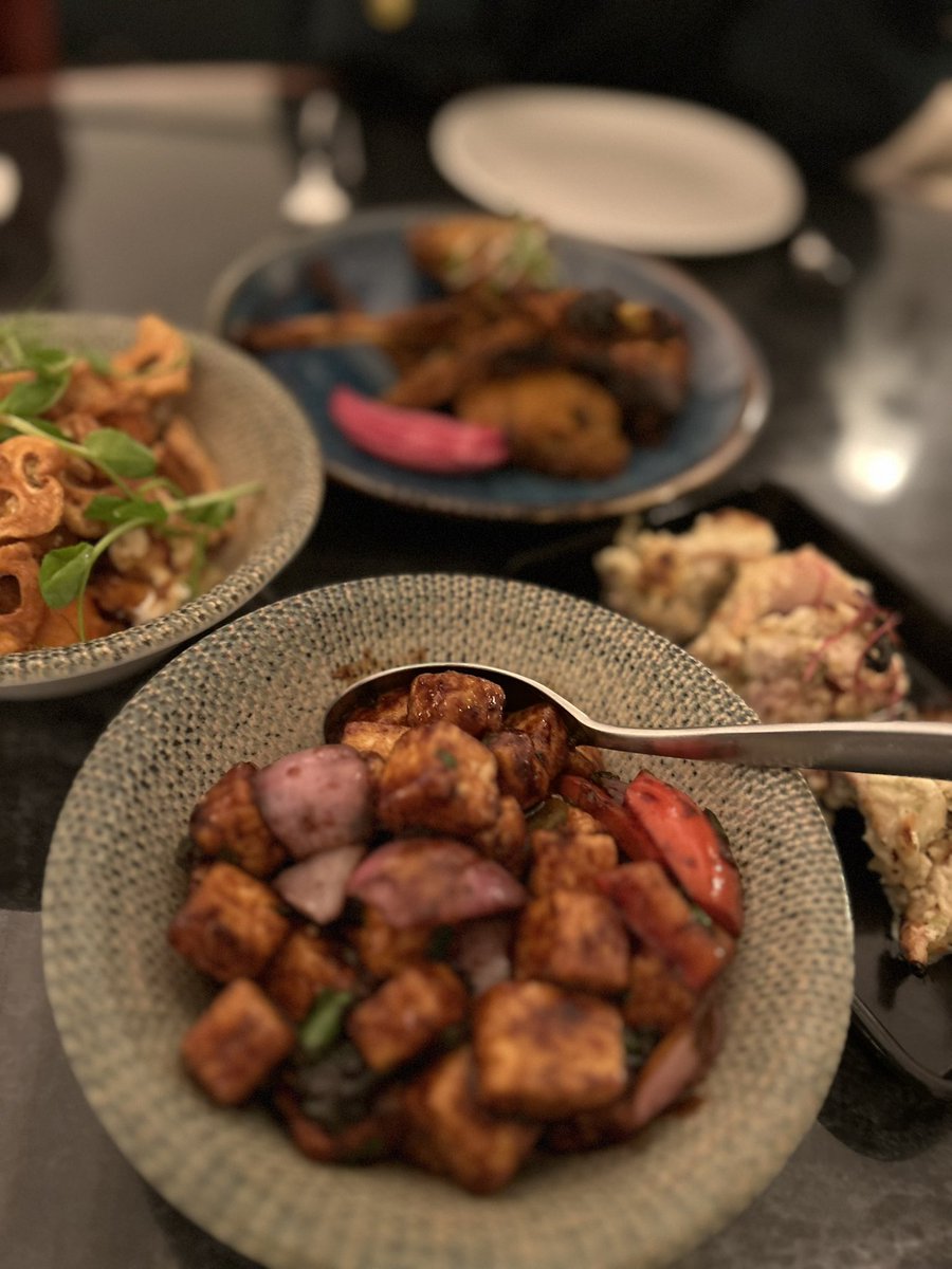 sorriyajali's tweet photo. Experienced the flavours of Calcutta at #CHOURANGI tonight. Verdict: really good food, starters the best. #foodie #londoneating https://t.co/zo6uPeq9YQ