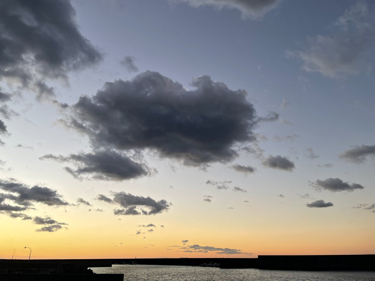 fu__kun12's tweet photo. 地元の空3選！
#日常垢さんとつながりたい 
#空好き https://t.co/mEd4a0Cbwg