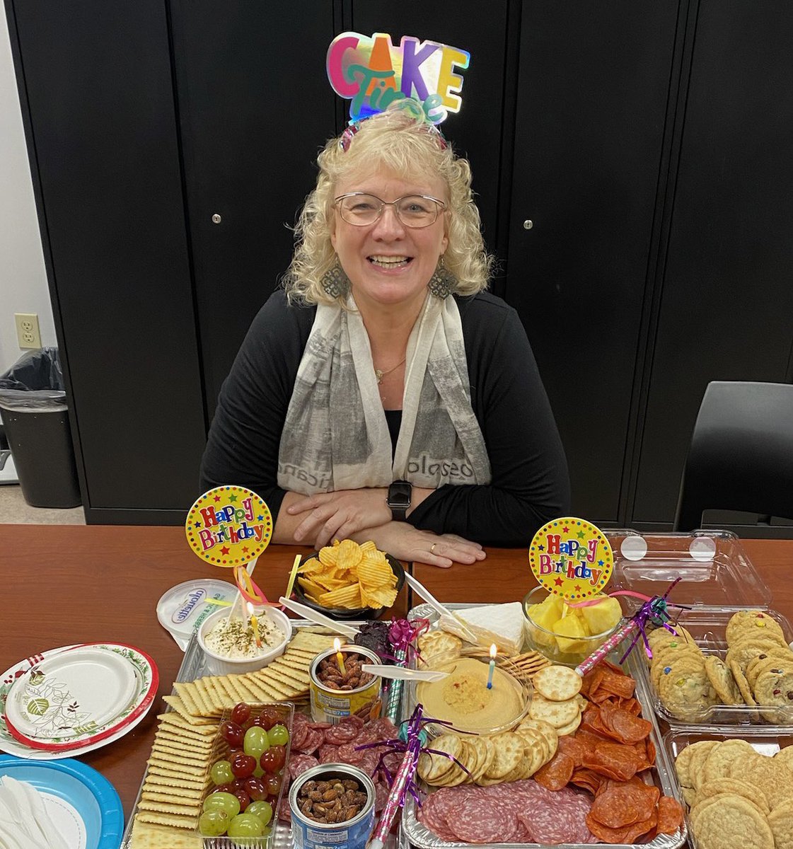 FidelityTitleOR's tweet photo. Happy Birthday Sondra!! Have an amazing long birthday weekend🎉
.
#happybirthday #officebirthday #fidelitynationaltitle #eugeneoregon https://t.co/ysY1zKP0Yf