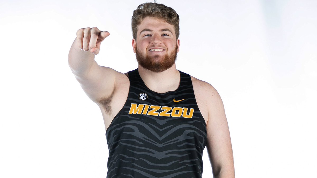 MizzouTFXC's tweet image. Lettin' it fly 💪

@SamInnes11 takes third in the men's weight throw with a mark of 18.18m 🥉